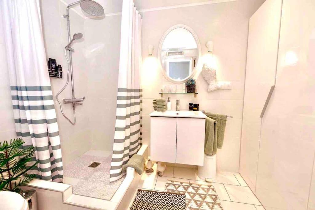 فيلا Cute Tiny House Rafína المظهر الخارجي الصورة